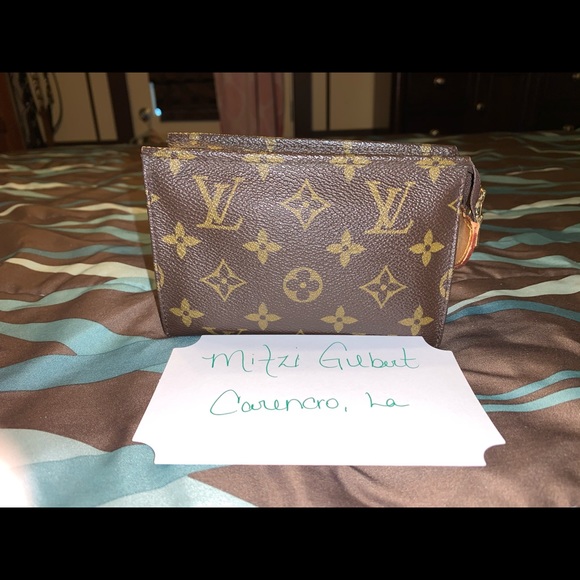 LV Toiletry 15 - Picture 1 of 9